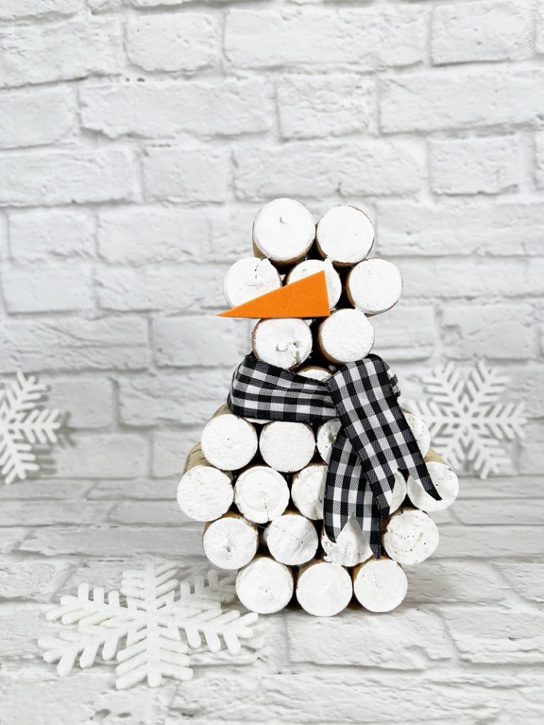 Upcycled DIY Snowman from Wine Corks Creatively Beth #creativelybeth #winecork #diy #upcycle #craft #snowman #winter