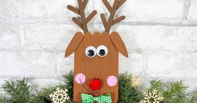 Dollar Tree Christmas Craft Stick Reindeer Creatively Beth #creativelybeth #diy #craft #craftstick #popsiclestick #dollartree #christmas #reindeer #rudolph